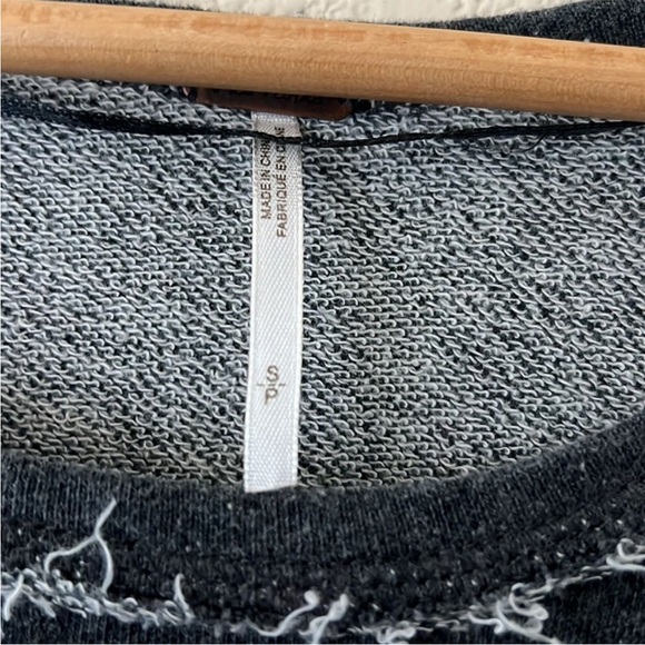 Free People Distressed Raw Hem Gray Red Oversized Sweatshirt Thermal Tee Top S - Picture 7 of 7